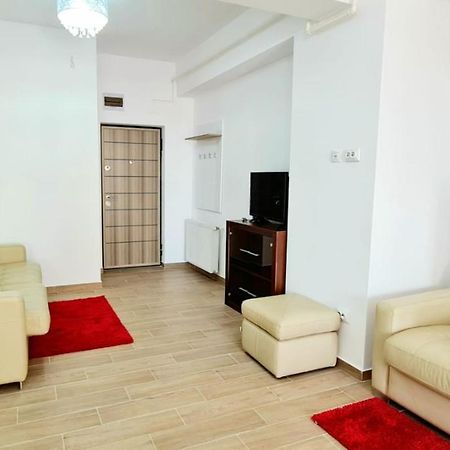 Red Accommodation Near Palas Mall Iasi Exterior photo