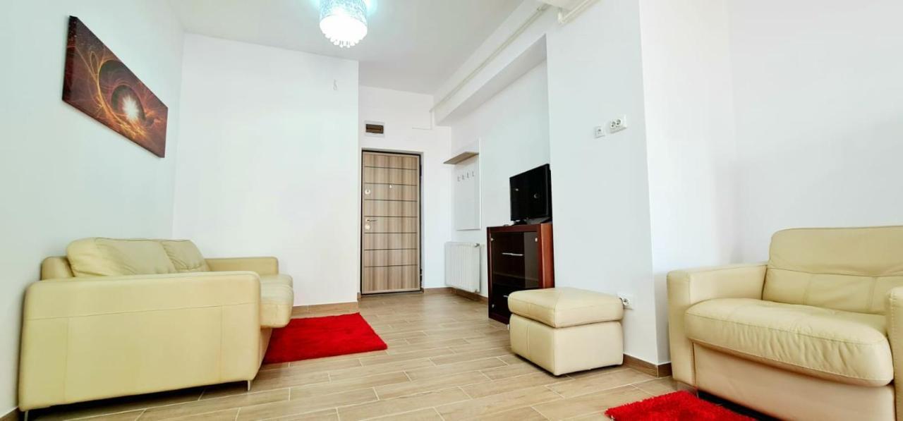 Red Accommodation Near Palas Mall Iasi Exterior photo