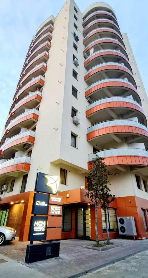 Red Accommodation Near Palas Mall Iasi Exterior photo