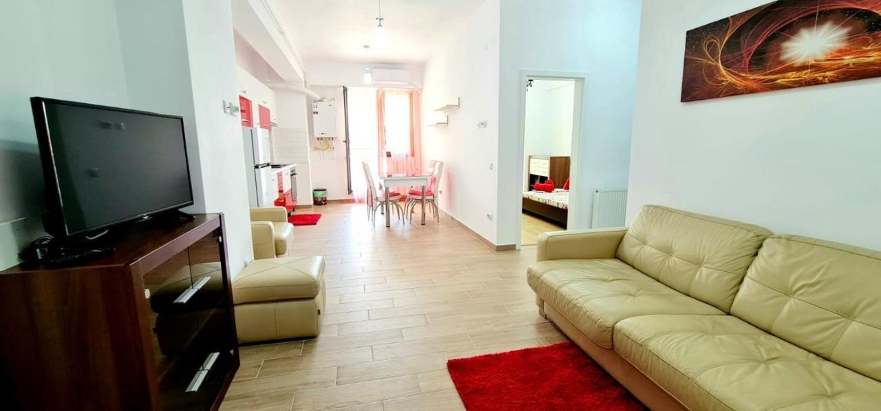 Red Accommodation Near Palas Mall Iasi Exterior photo