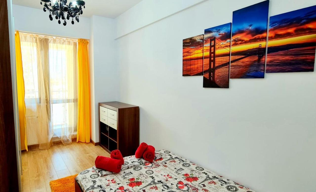 Red Accommodation Near Palas Mall Iasi Exterior photo
