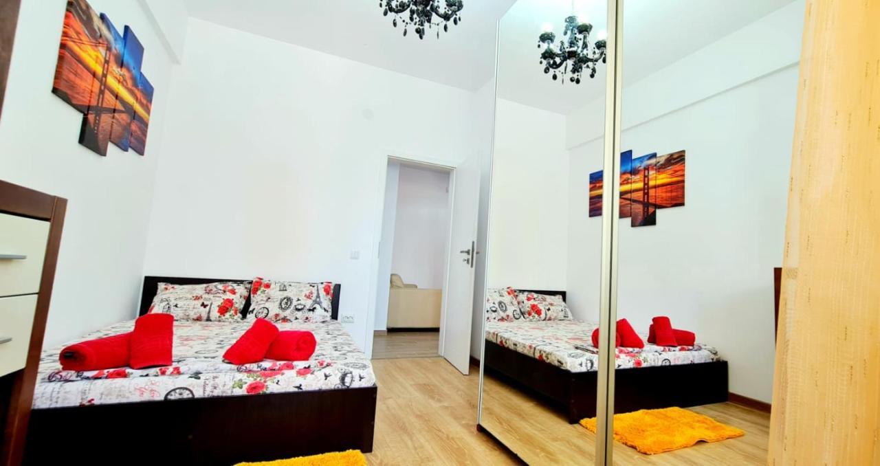 Red Accommodation Near Palas Mall Iasi Exterior photo